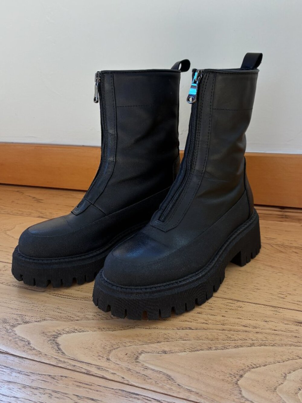 Free People front zip boot